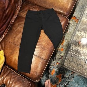 Black lulu lemon capris